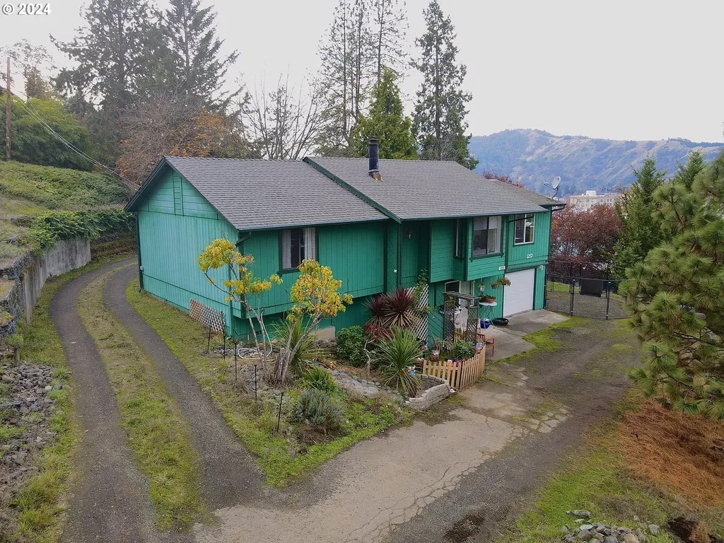 1257 SE Washington Avenue Roseburg OR 97470