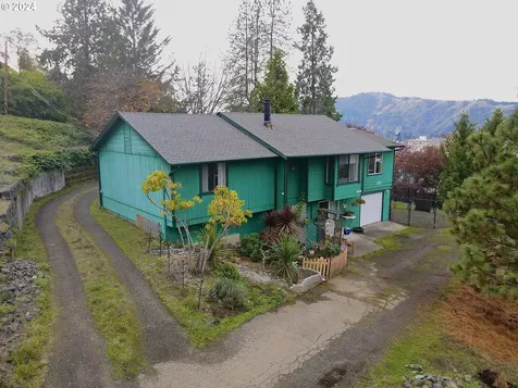 1257 SE Washington Avenue Roseburg OR 97470