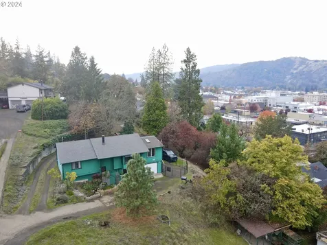 1257 SE Washington Avenue Roseburg OR 97470