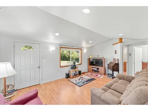 165 S 14th Street Lakeside OR 97449