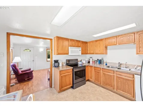 165 S 14th Street Lakeside OR 97449