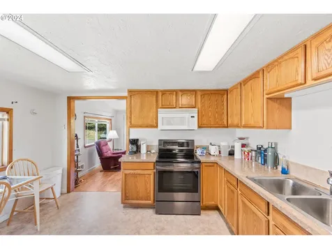 165 S 14th Street Lakeside OR 97449
