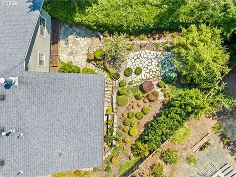 398 Dellwood Drive Eugene OR 97405