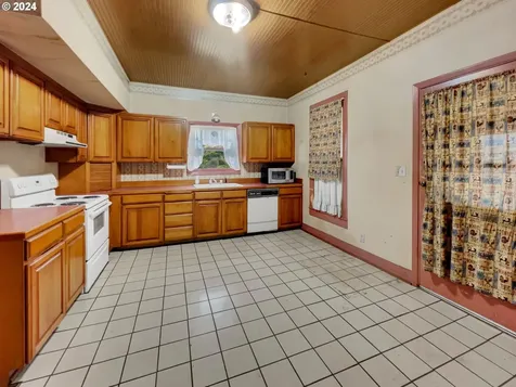 812 Willow Street Myrtle Point OR 97458
