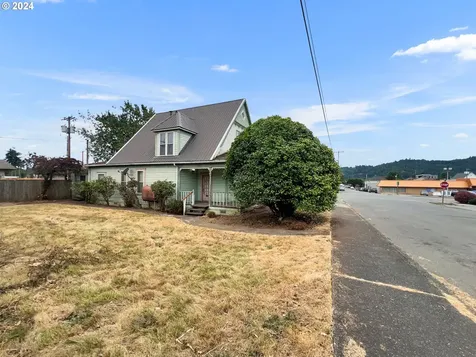 812 Willow Street Myrtle Point OR 97458