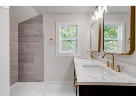 2205 Ne 42nd Avenue Portland OR 97213