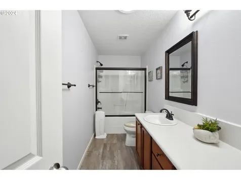 226 NE 72nd Place Hillsboro OR 97124
