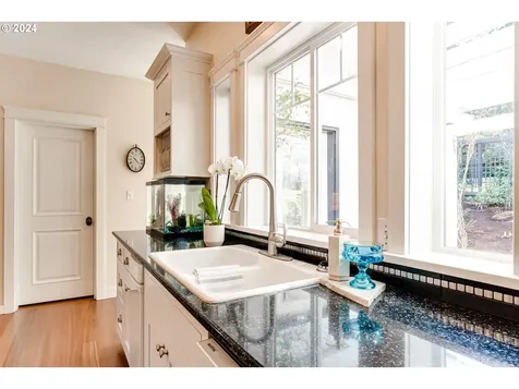 85154 S Willamette Street Eugene OR 97405