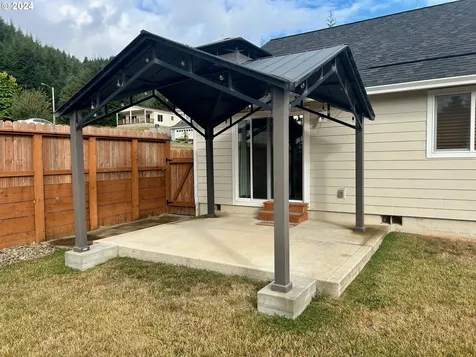 479 Providence Drive Reedsport OR 97467
