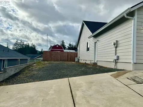 479 Providence Drive Reedsport OR 97467