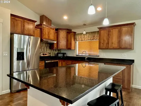 479 Providence Drive Reedsport OR 97467