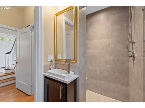 3611 Ne Peerless Place Portland OR 97232