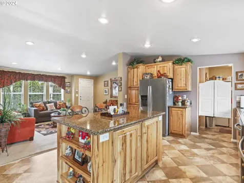 703 Saint James Place Molalla OR 97038