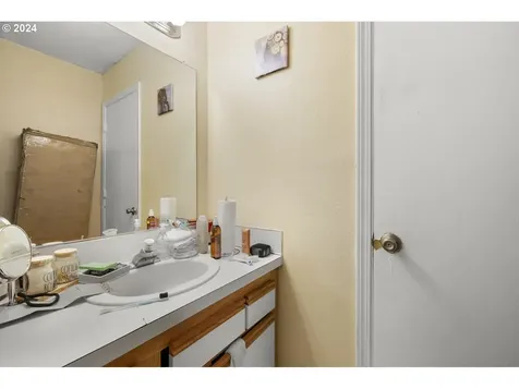 3534 NE 102nd Avenue Portland OR 97220