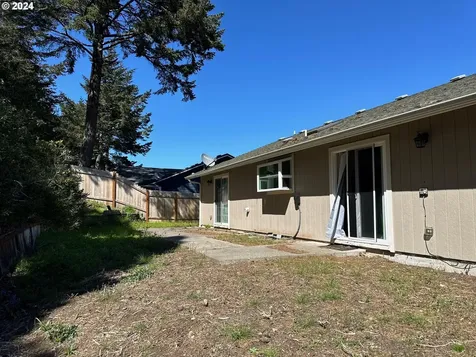 11 Park Village Drive Florence OR 97439