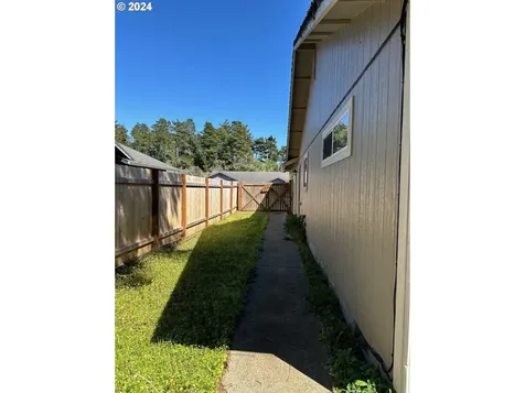 11 Park Village Drive Florence OR 97439