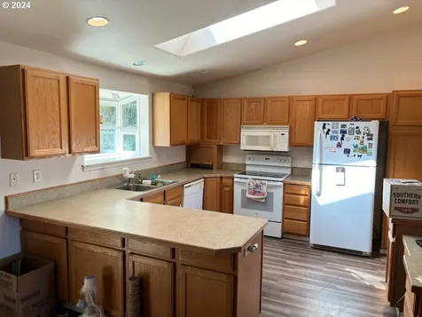 11 Park Village Drive Florence OR 97439