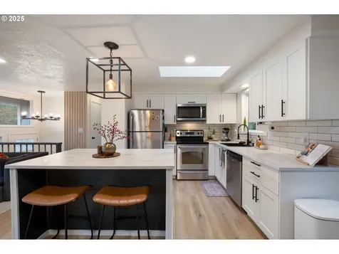 329 SE 14th Street Troutdale OR 97060