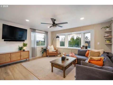 329 SE 14th Street Troutdale OR 97060