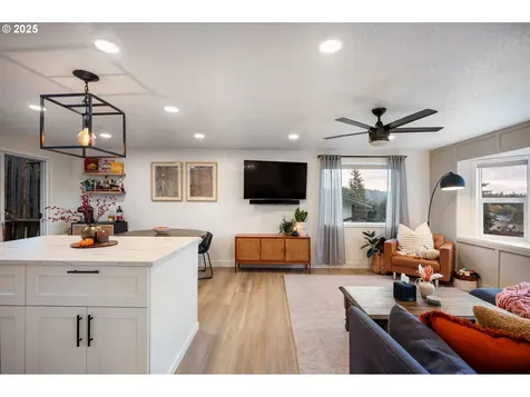 329 SE 14th Street Troutdale OR 97060