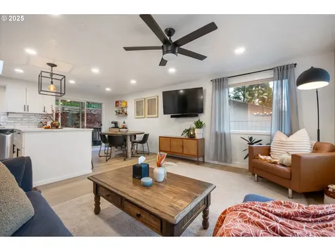 329 SE 14th Street Troutdale OR 97060