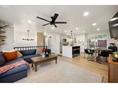 329 SE 14th Street Troutdale OR 97060