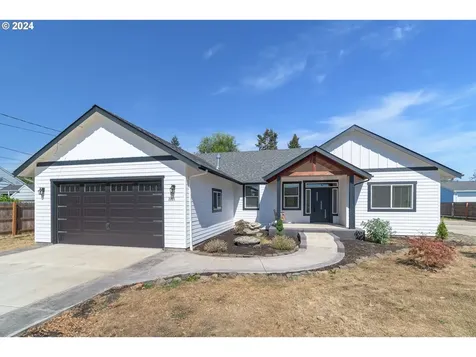 3831 Souza Street Eugene OR 97402