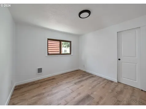 10325 SE Reedway Street Portland OR 97266