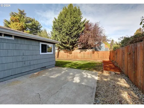 10325 SE Reedway Street Portland OR 97266