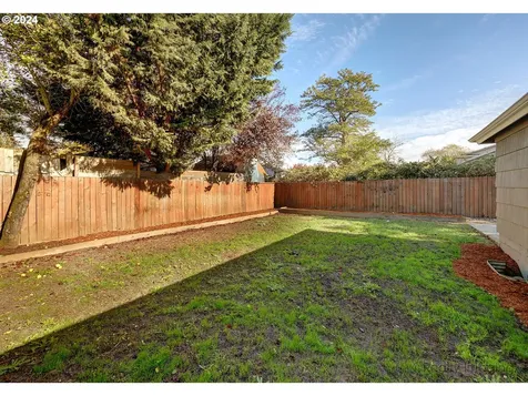 10325 SE Reedway Street Portland OR 97266