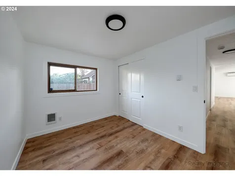 10325 SE Reedway Street Portland OR 97266