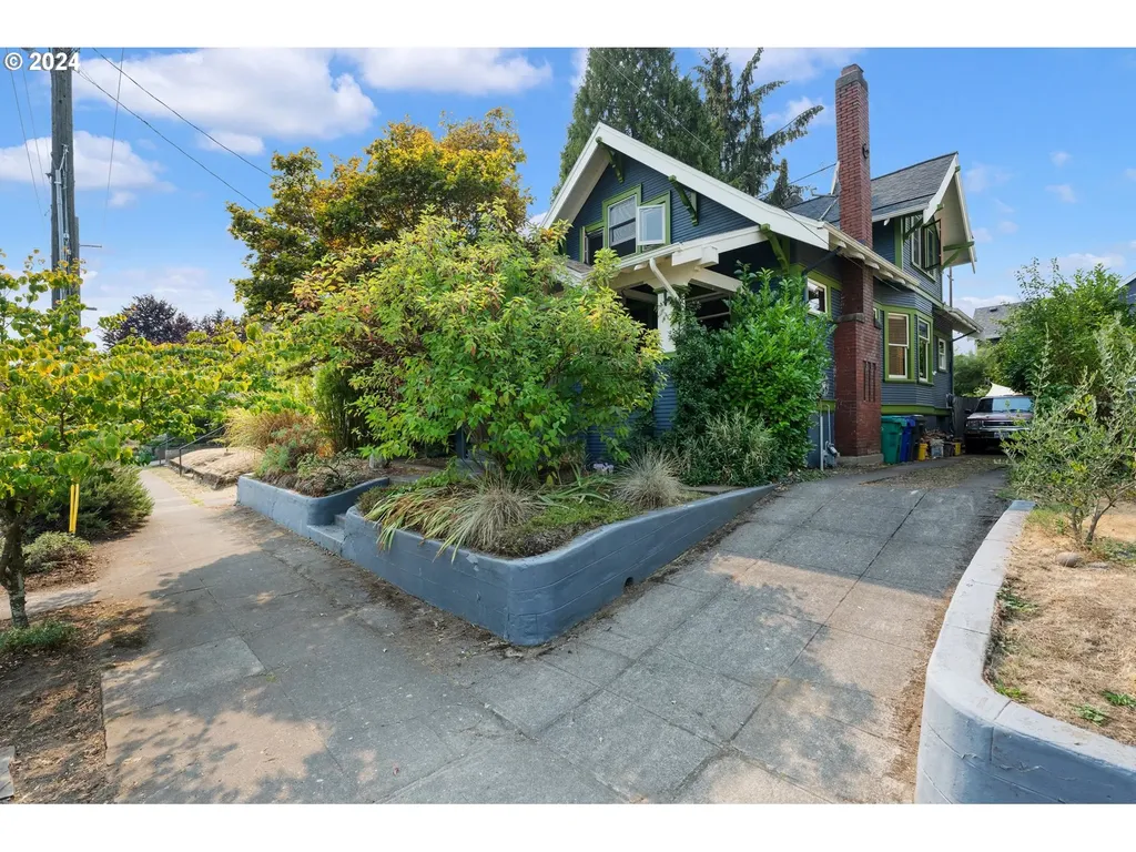 4933 NE Garfield Avenue Portland OR 97211