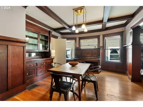 4933 NE Garfield Avenue Portland OR 97211