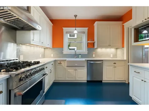 4933 NE Garfield Avenue Portland OR 97211