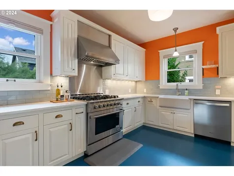 4933 NE Garfield Avenue Portland OR 97211