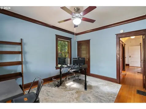 4933 NE Garfield Avenue Portland OR 97211