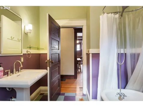 4933 NE Garfield Avenue Portland OR 97211