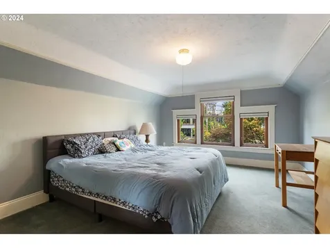4933 NE Garfield Avenue Portland OR 97211