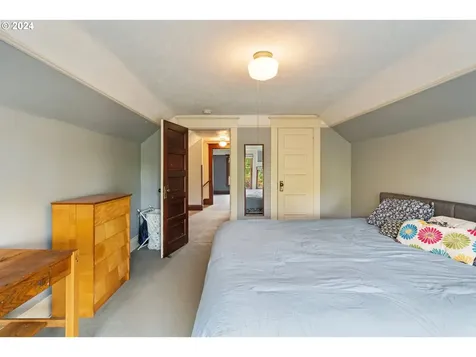 4933 NE Garfield Avenue Portland OR 97211