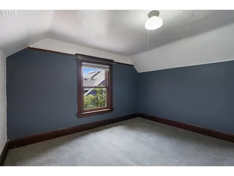 4933 NE Garfield Avenue Portland OR 97211