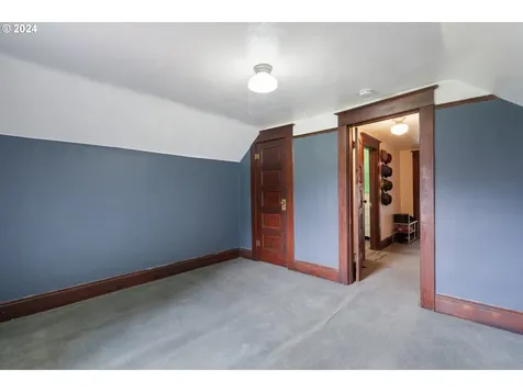 4933 NE Garfield Avenue Portland OR 97211
