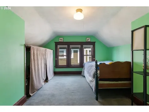 4933 NE Garfield Avenue Portland OR 97211