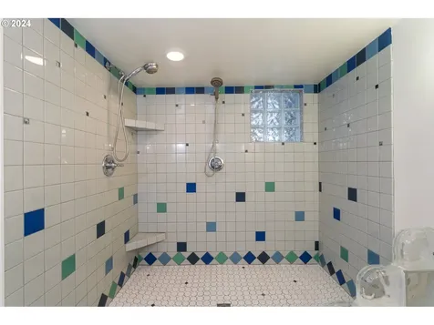 4933 NE Garfield Avenue Portland OR 97211