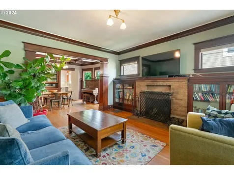 4933 NE Garfield Avenue Portland OR 97211