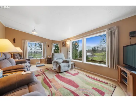 985 Hollyridge Drive Tillamook OR 97141
