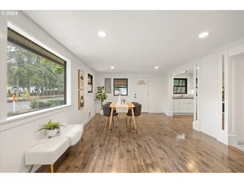 18605 Ne Everett Court Portland OR 97230