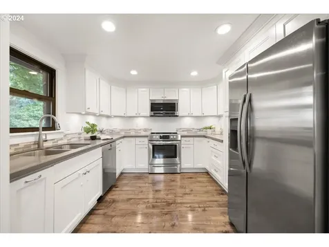 18605 Ne Everett Court Portland OR 97230