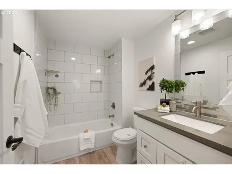 18605 Ne Everett Court Portland OR 97230