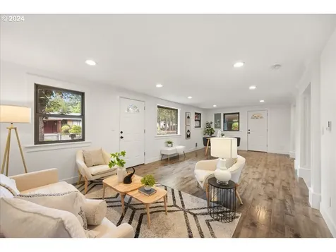 18605 Ne Everett Court Portland OR 97230
