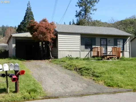 1665 Ne Todd Street Roseburg OR 97470
